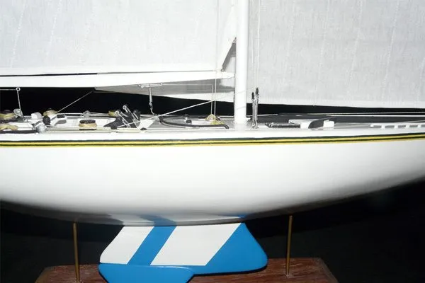 AUSTRALIA II Maquette de bateau authentique