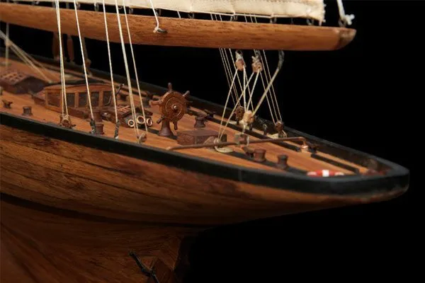 Endeavour maquette de bateaux authentique