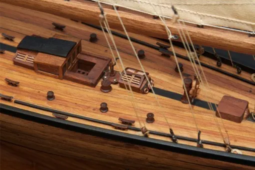 Endeavour maquette de bateaux authentique